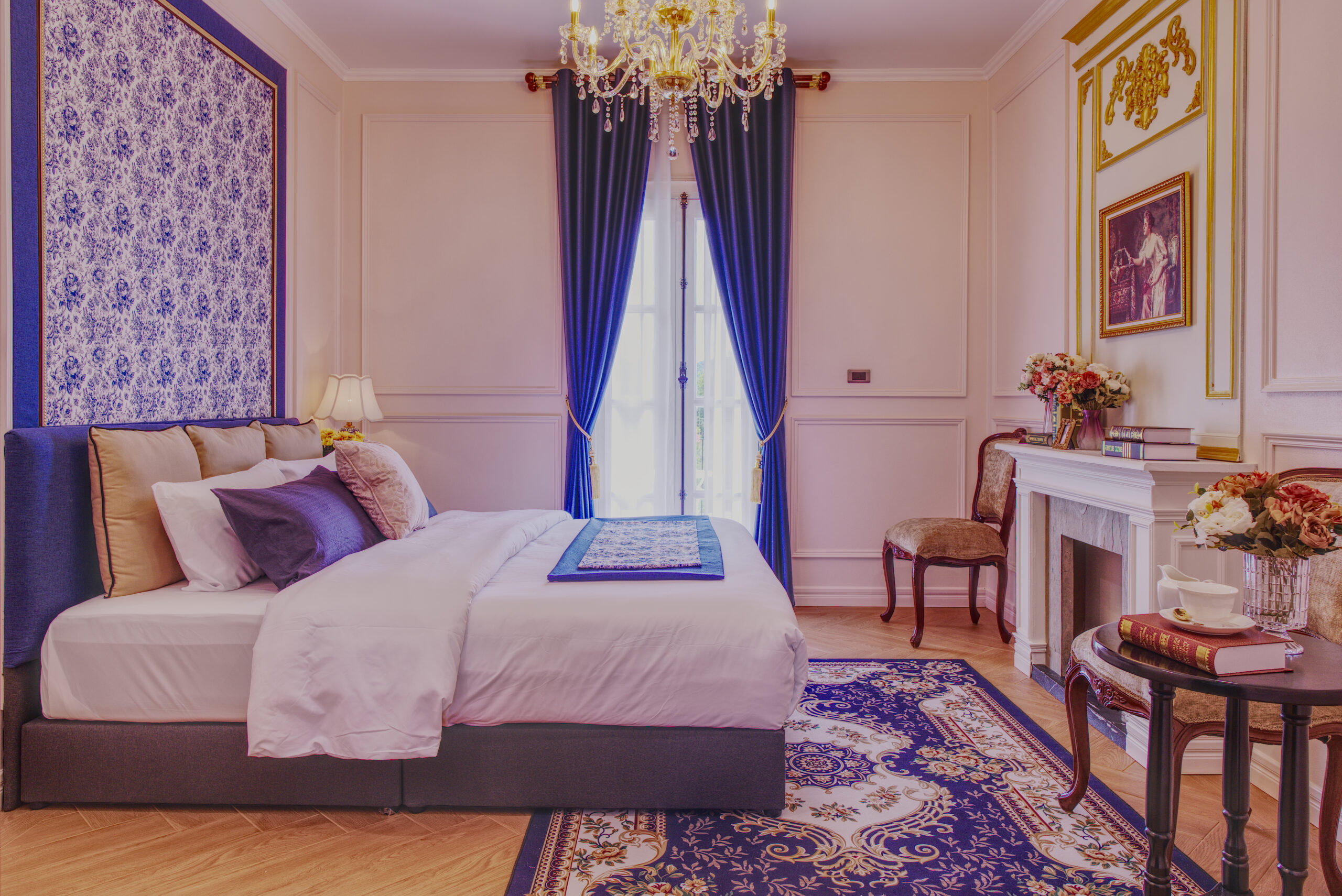 Luxurious Bedroom with Terrace