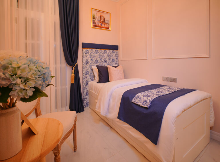 Chambre Surprise with extendable bed (here in single bed position)